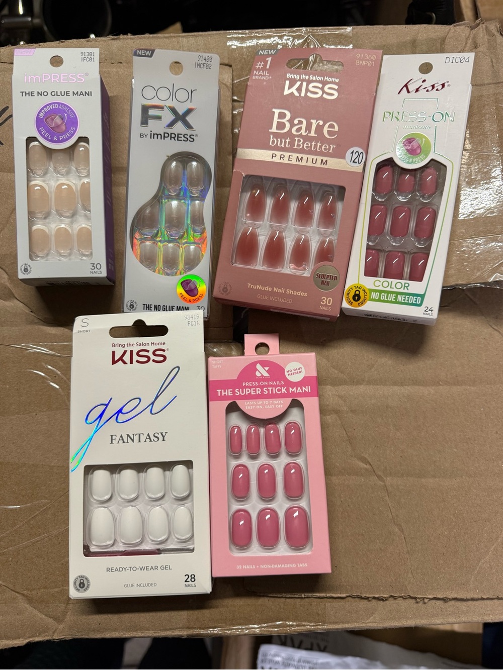 Kiss Gel Fantasy Press-On Nails – White Ready-to-Wear Gel Set and 2 Nail Glues.